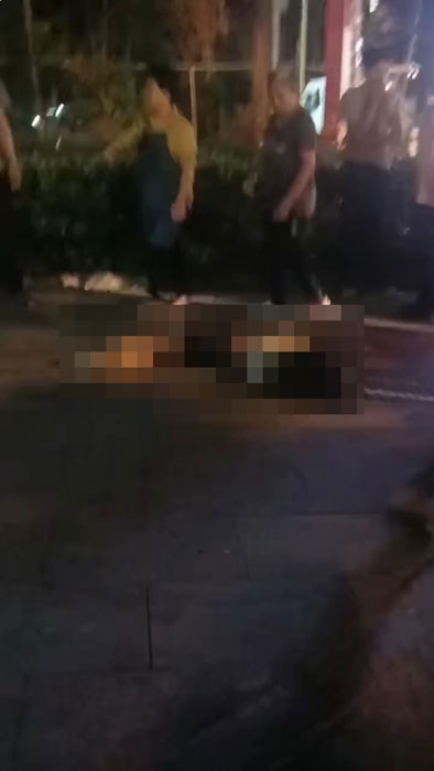 现场有人失去知觉倒下。