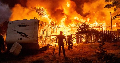 美加州闪电引发林火 淘金古镇遭毁陷火海