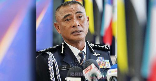 隆警推广“守交通规则”运动 只发通知单 没开罚