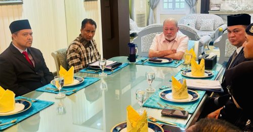 柔佛地震｜元首特意返回昔加末 聆听地震汇报