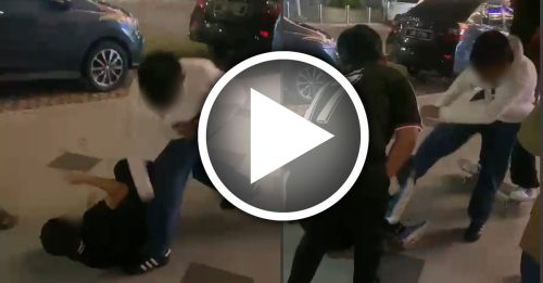 少年遭同龄人围殴倒地 白衣少年狠踢狠打引众怒