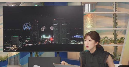 日气象女主播看到烟花 呆萌播报爆红 网赞太可爱
