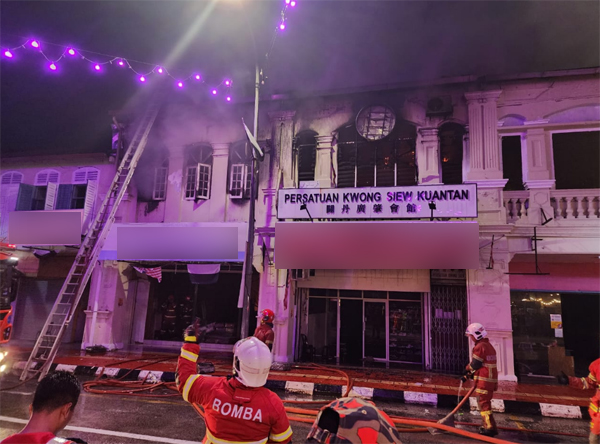 关丹广肇会馆毗邻商店失火 火魔入夜“光顾”地毯店