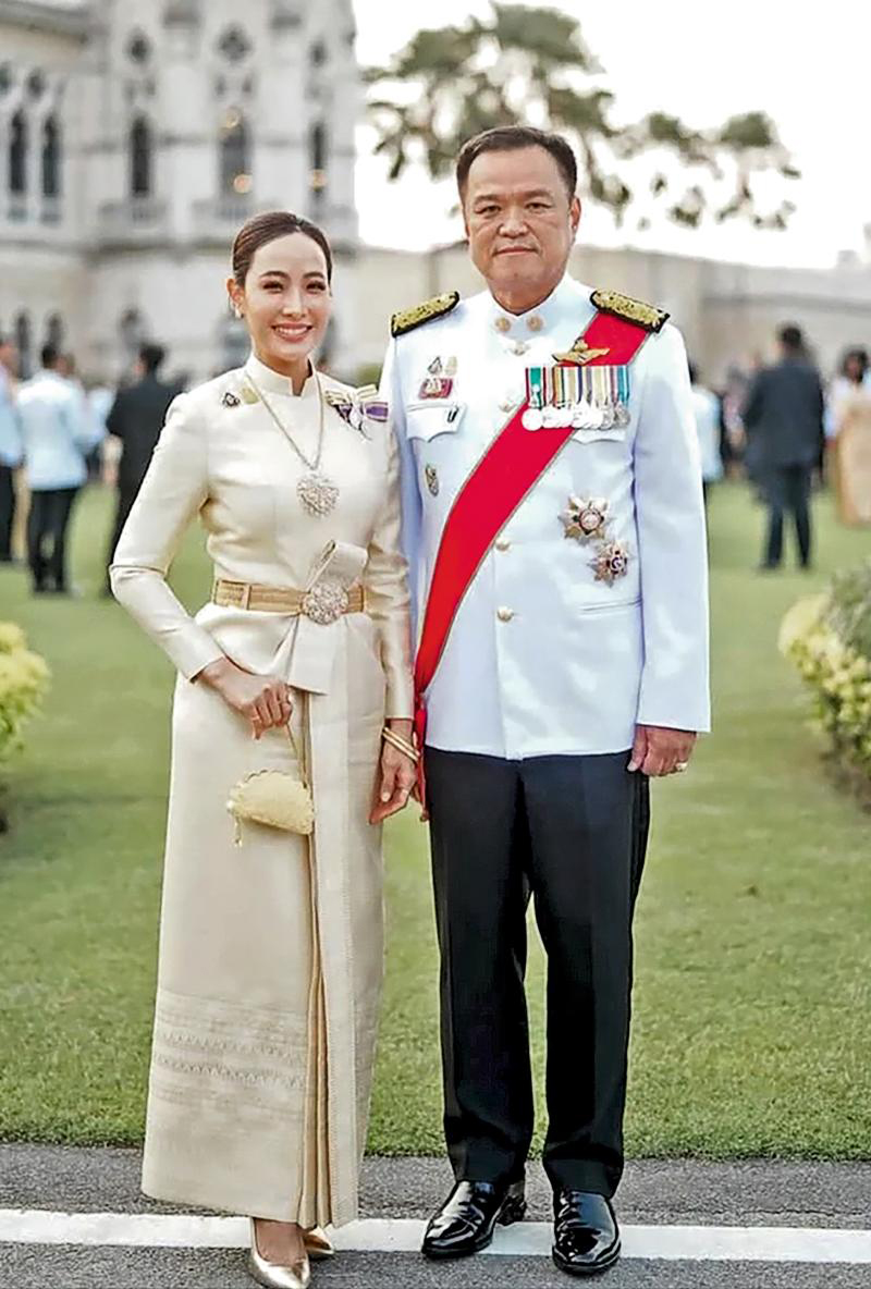 2022年陈锡尧携第三任太太公开亮相：爱情美满。