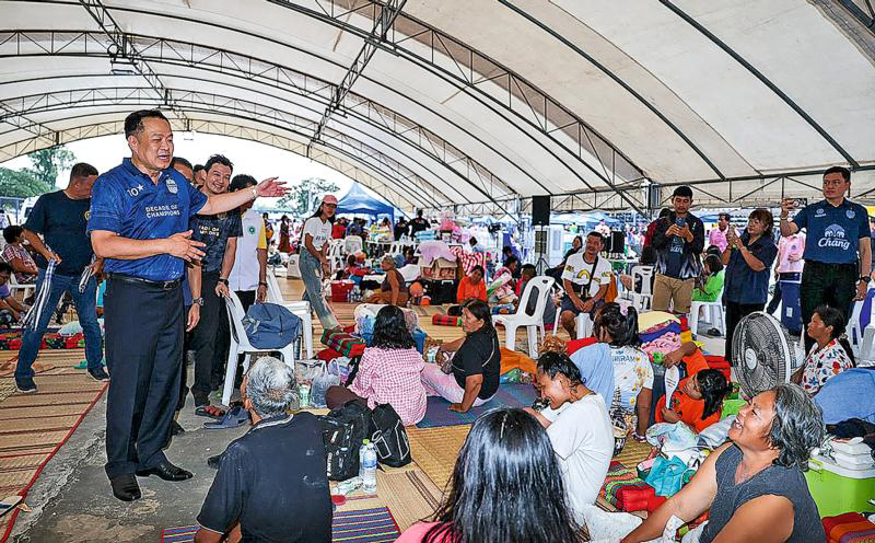 陈锡尧看望泰柬边境地区民众，主张对柬埔寨强硬。