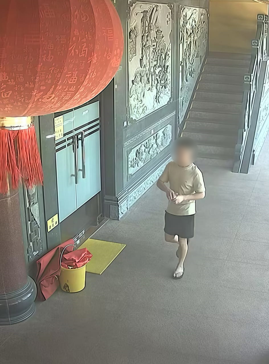 窃贼穿着休闲进入斗母宫。（取自北海新芭观音亭斗母宫面子书）