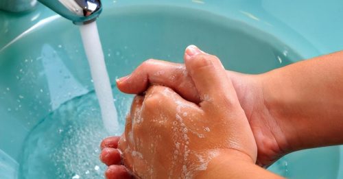 为应付水费 英国40%人节衣缩食