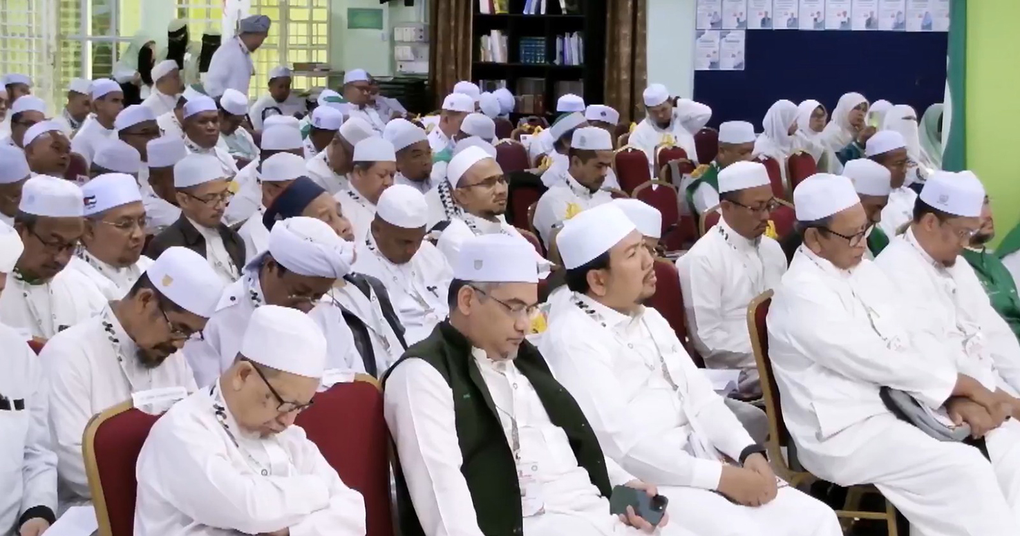 槟州伊党代表在伊党宗教师理事会大会上，抨击刘华才。