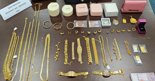 非法通关6官员被搜贿款 珠宝160万 金条40万 总资产330万