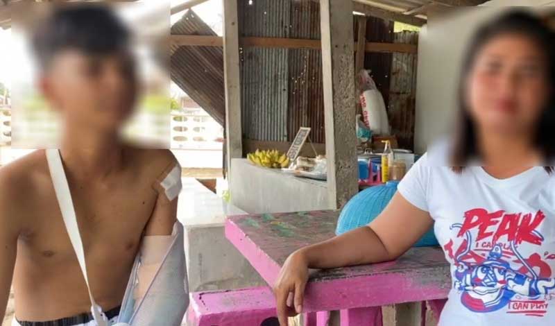 农考目前在家休养，右为他的母亲。