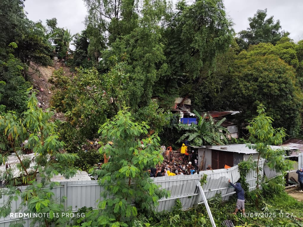 消拯员赶往现场展开救援行动。