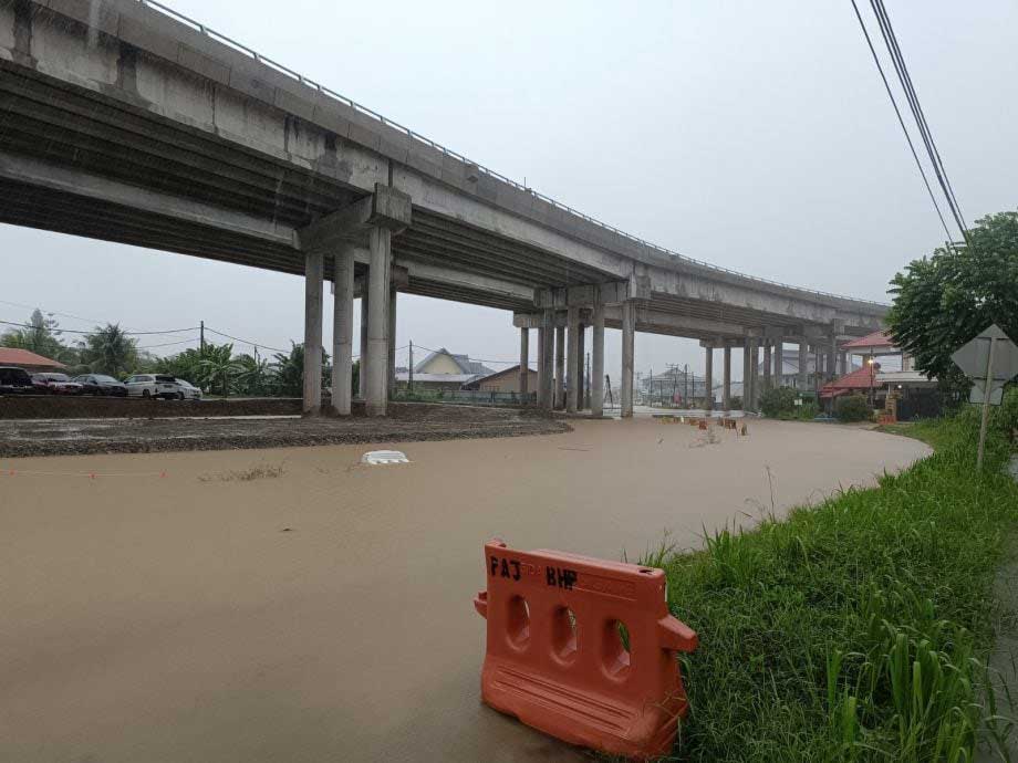 必打丹的Ketiau Tombovor路淹水。