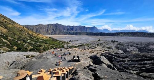 印尼旅巴撞围栏 8死