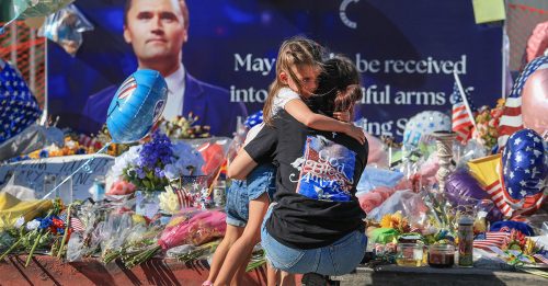 柯克遭枪杀身亡｜网络社群极端化响警钟 社媒业者却一片沉默