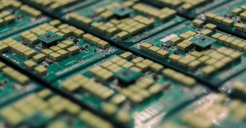 美半导体股涨翻天 大马科企雄霸热门股榜