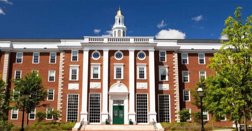 特朗普政府再杠哈佛 实施新资金限制