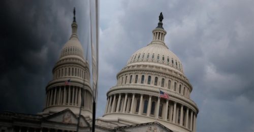 参院否决临时拨款法案 特朗普政府或下月停摆