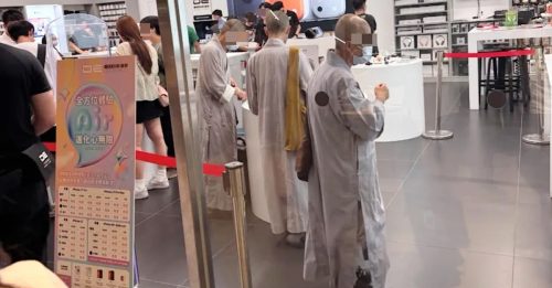 出家人也买iPhone 17手机？网友调侃：Pro渡众生