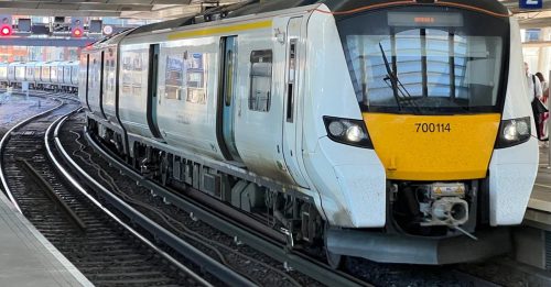 少年狼火车肆虐 两小时内 性侵5女