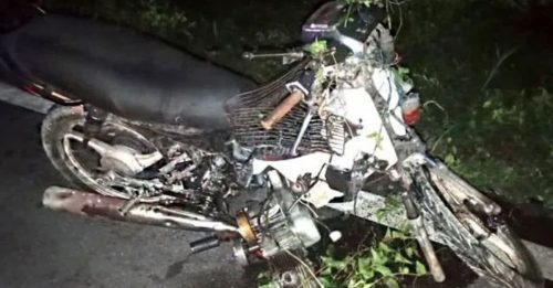 与车相撞 复飞撞围栏柱子 摩哆骑士伤重毙命