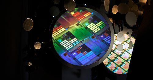 美股三大指数齐创新高 台积电涨至历史新高