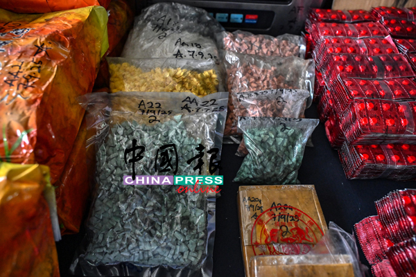 1.7吨“丧尸药”运来马 警破6贩毒集团捕24人｜附音频