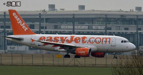 客机降落错误跑道 险与起飞客机相撞