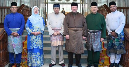 2部长觐见雪苏丹 汇报甘榜峇鲁发展计划