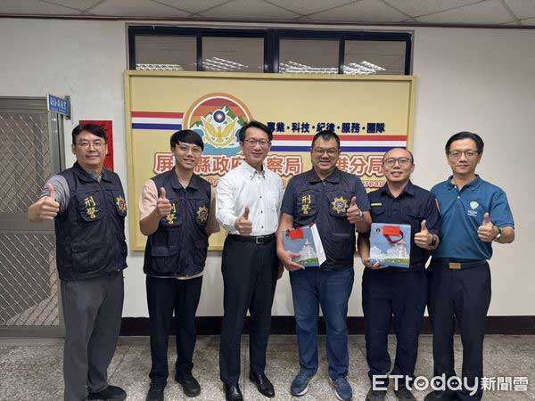 局长甘炎民慰问东港警方查获马来西亚籍车手有功人员。