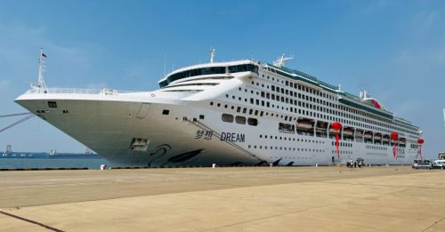 韩国对华旅团免签首日 2700中国游客乘邮轮抵仁川