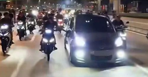 摩哆大军围堵迈薇 警追捕20违法骑士