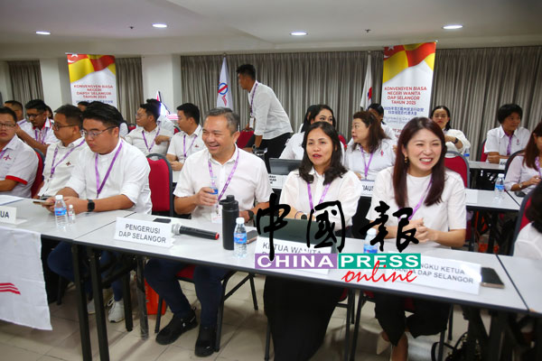 众党领袖共同出席雪州社青团和妇女组大会。右起为杨美盈、张念群、黄思汉和吴家良。