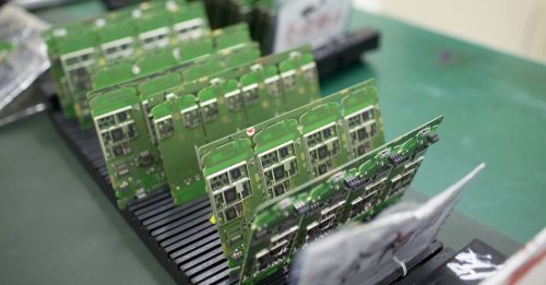 半导体业火到明年中 券商喊买科技股！