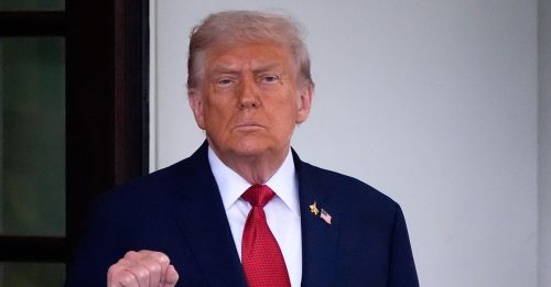 美国对等关税｜特朗普再出手 境外电影课100%关税 家具业也难逃