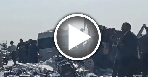 埃及旅游大道重大车祸｜卡车失控撞轿车小巴 中国游客2死3伤