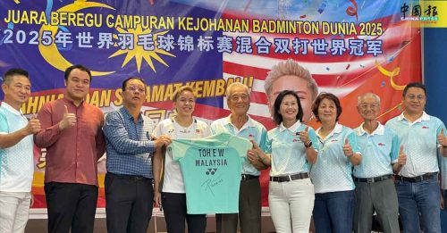 “欢迎杜依蔚同学荣归文化！” 新科世冠回母校 气氛热血沸腾