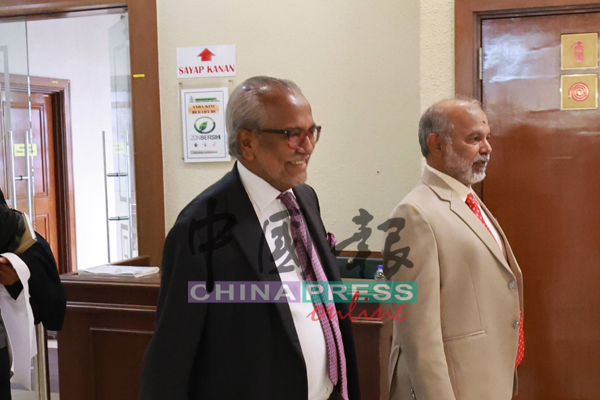 沙菲宜(左)在案件结束后,离开法庭。
GN250819LLLWZ5