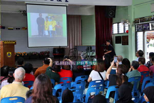 校方特别播放一段陈堂杰在校求学时期的幻灯片。