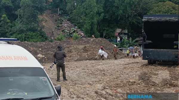 经过逾5小时的搜寻行动，救援单位寻获6名被埋的遗体，以致死亡人数累计7人。