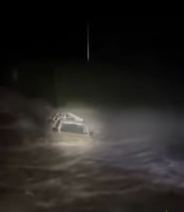 沙巴水灾｜执行任务被急流卷走 电力公司职员 下落不明