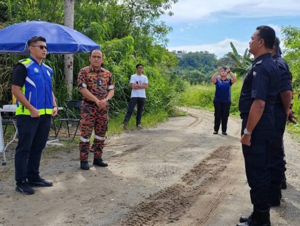 搜救队在事发逾20小时后，仍未寻获失踪者的下落。