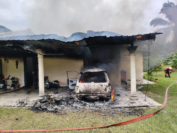 麻坡峇吉里路甘榜登雅一户民宅周三(17日)发生火患,警方较后捉获有精神问题及吸毒的屋主儿子助查。