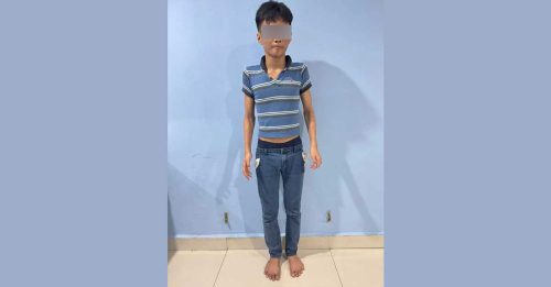 独坐路中自闭少年 负气离家 母亲终平安接回