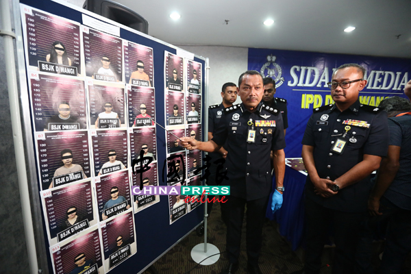 苏里斯密阿芬迪（左）指出，外籍嫌犯皆以旅游签证结伴入境，相信幕后首脑仍在国外。右为阿努瓦尔。