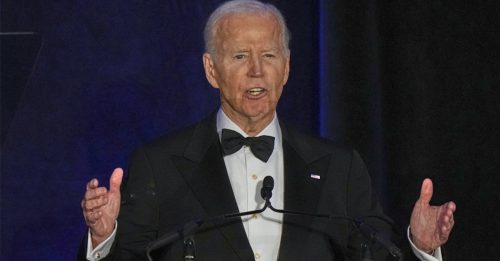 美前总统拜登接受手术 切除额头癌变组织