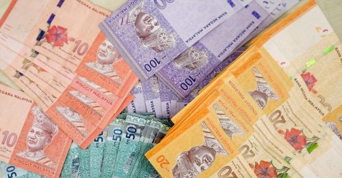 女子纠结6000月薪 选宝马还是马赛地？