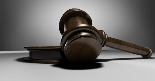 警员涉无故开枪 不认罪允2500保外