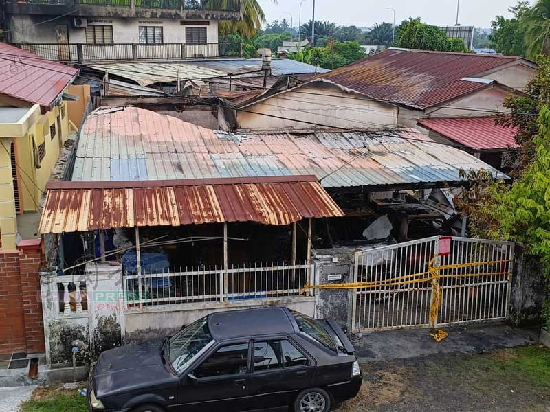 屋内锁头太多 阻邻居救父子