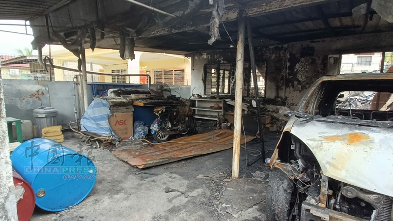 屋内锁头太多 阻邻居救父子