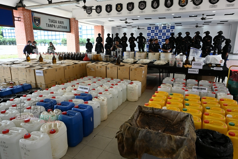 警方截获今年最大宗摇头丸毒品案，总值近6亿令吉的各状摇头丸。
